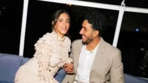 عمر مرموش يحتفل بخطوبته بأسلوب تقليدي على فلوكة في نهر النيل